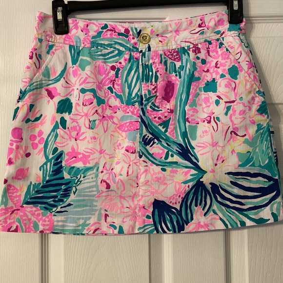 Lilly Pulitzer Skorts size 4 BNWOT two front pockets beautiful Skorts for summer - Picture 2 of 16